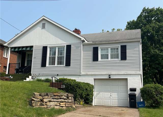 Property at 228 Thornwood Dr, Canonsburg, PA 15317, 2 beds, 2 baths