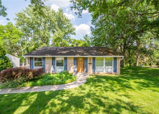 Property at 982 Copsewood Dr, Bethel Park, PA 15102, 3 beds, 2.5 baths