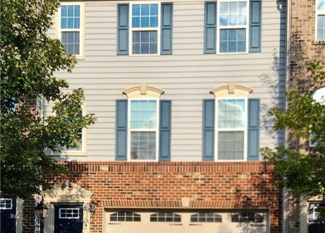 Property at 1304 Pointe View Dr, Adams Twp, PA 16046, 3 beds, 2.5 baths