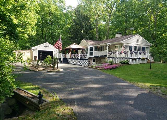 Property at 2381 Lake Rd, Jefferson Twp - Mer, PA 16150, 2 beds, 2.5 baths