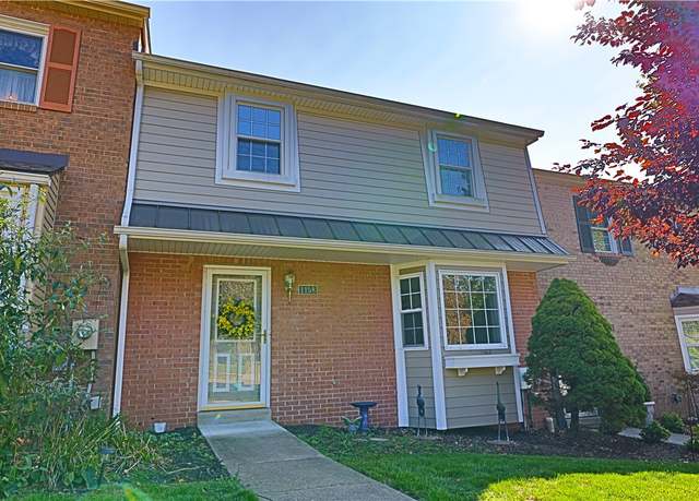 Property at 1158 Queens Dr, Moon/crescent Twp, PA 15108, 3 beds, 2.5 baths