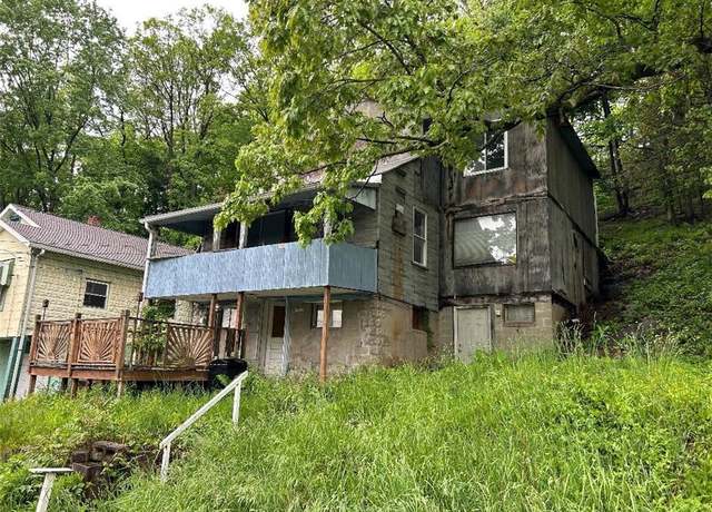 Property at 1013 Francis Blvd, New Kensington, PA 15068, 4 beds, 2 baths