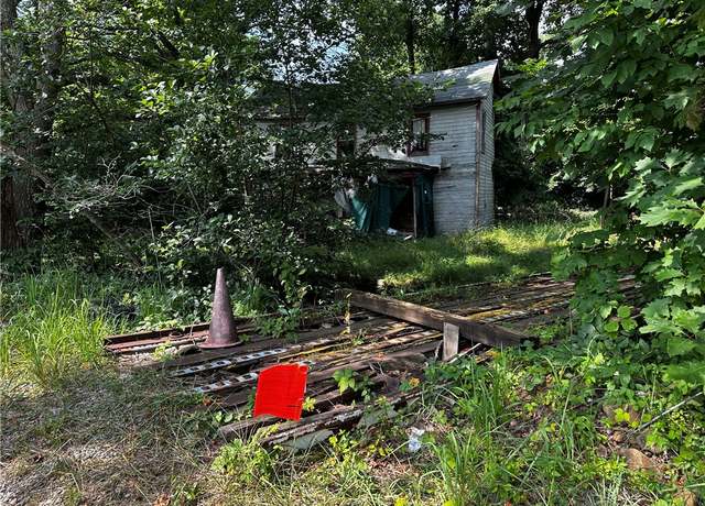Property at 3 E Elm St, Georges Twp, PA 15436, 3 beds, 1 bath