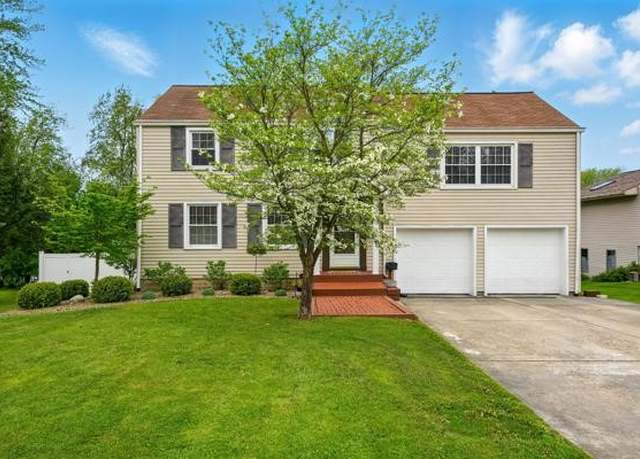 Property at 274 S Oakdale Ave, Hermitage, PA 16148, 4 beds, 1.5 baths