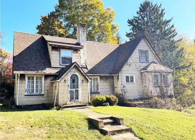 Property at 919 Harper Rd, Moon/crescent Twp, PA 15046, 3 beds, 2 baths