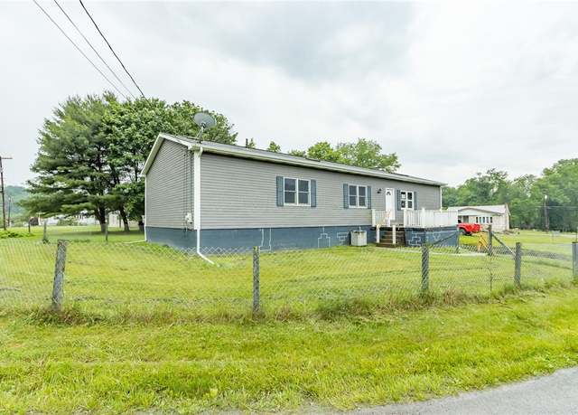 Property at 400 Moween Rd, Loyalhanna, PA 15681, 3 beds, 2.5 baths
