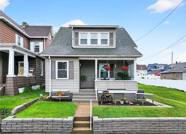 Property at 915 Summit St, Mckeesport, PA 15132, 4 beds, 2 baths