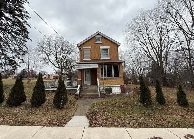 Property at 1033 Emerson Ave, Farrell, PA 16121, 3 beds, 1 bath
