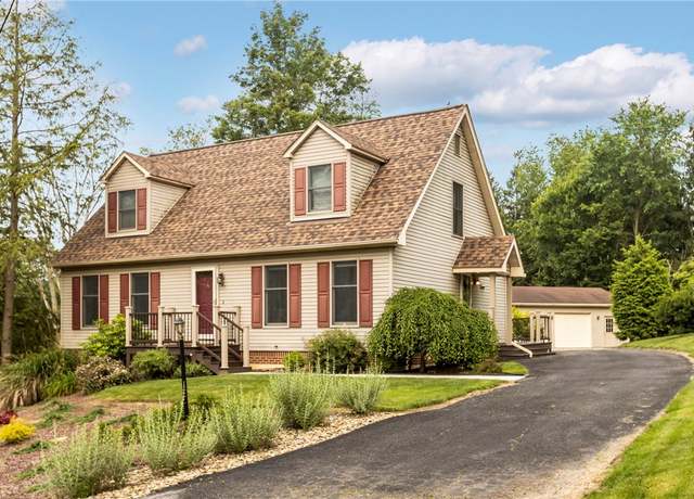 Property at 4 Pleasant Grove Dr, Patterson Heights, PA 15010, 3 beds, 3 baths