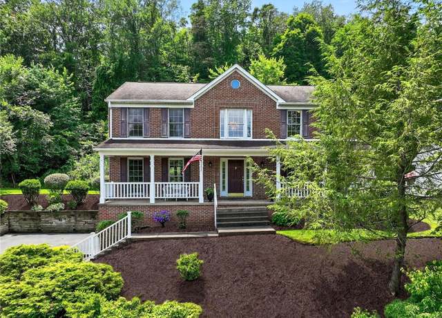 Property at 113 Castlebrook Dr, Peters Twp, PA 15367, 4 beds, 3.5 baths