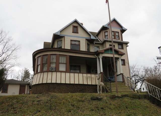 Property at 237 Front St, Dunbar Twp, PA 15486, 3 beds, 1.5 baths