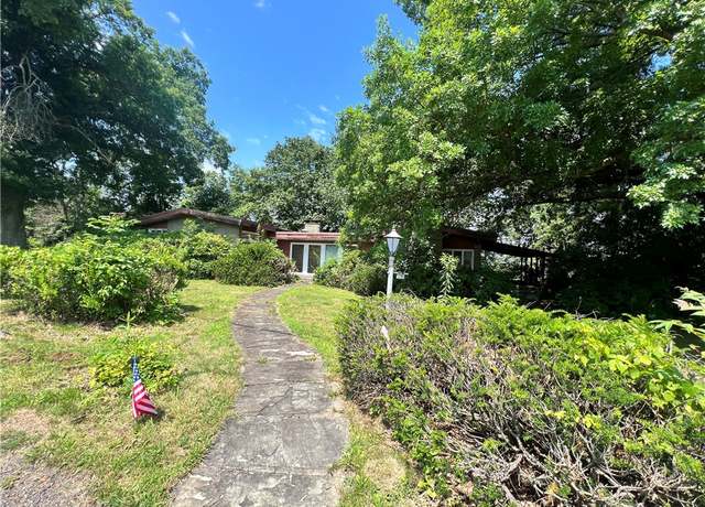 Property at 1560 Oneida Dr, Jefferson Hills, PA 15025, 3 beds, 3 baths
