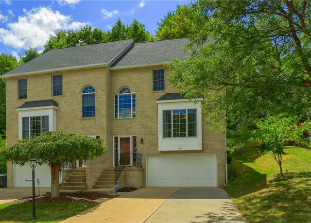 Property at 128 Hampshire Dr, Cranberry Twp, PA 16066, 3 beds, 2.5 baths