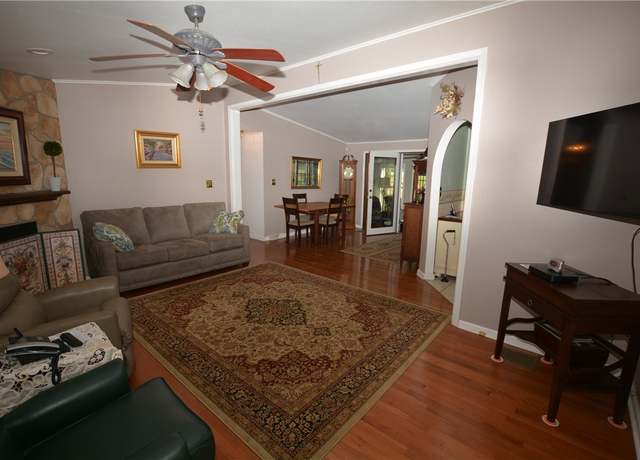 Property at 556 Center Hl, Plum Boro, PA 15239, 3 beds, 2 baths