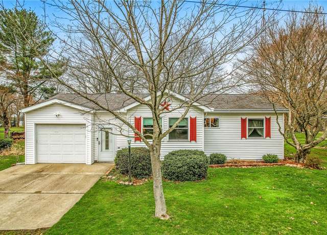 Property at 7005 North Dr, Shenango-cra, PA 16134, 2 beds, 1.5 baths