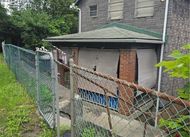 Property at 1490 Island Ave, Stowe Twp, PA 15136, 2 beds, 1 bath