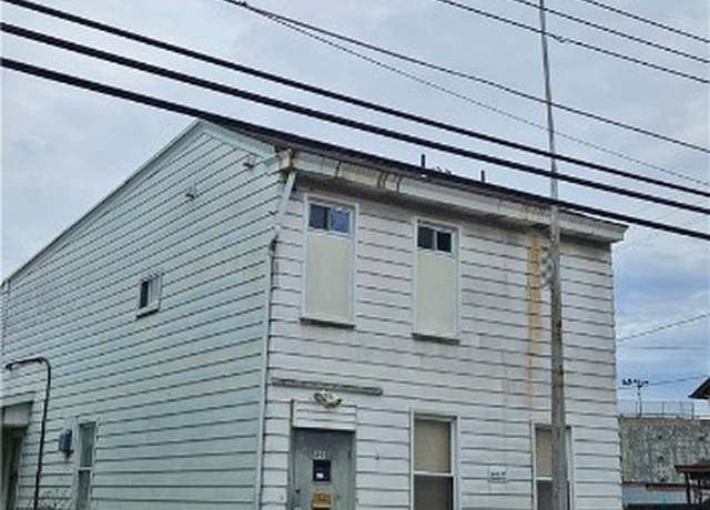 Property at 89 Cherry St, Etna, PA 15223, 2 beds, 2.5 baths