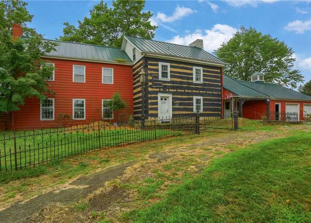 Property at 5103 Chalfant Ln, Hampton, PA 15044, 5 beds, 3.5 baths