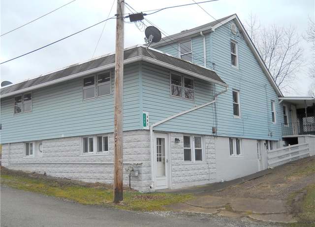 Property at 108 Peach St, Loyalhanna, PA 15661, 4 beds, 3 baths