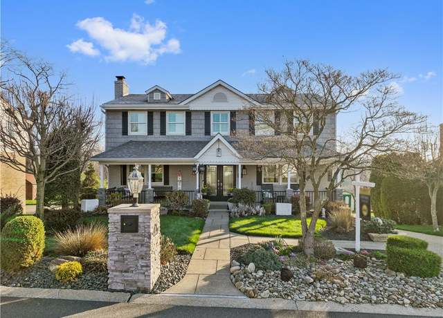 Property at 518 Lisa Dr, West Mifflin, PA 15122, 4 beds, 3.5 baths