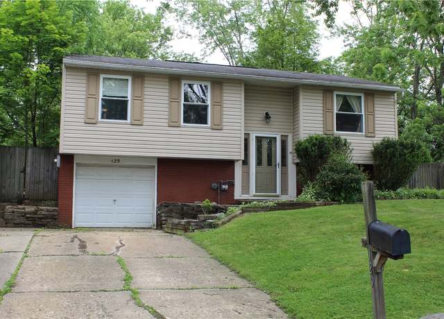 Property at 129 Skyline Dr, Plum Boro, PA 15239, 3 beds, 2 baths