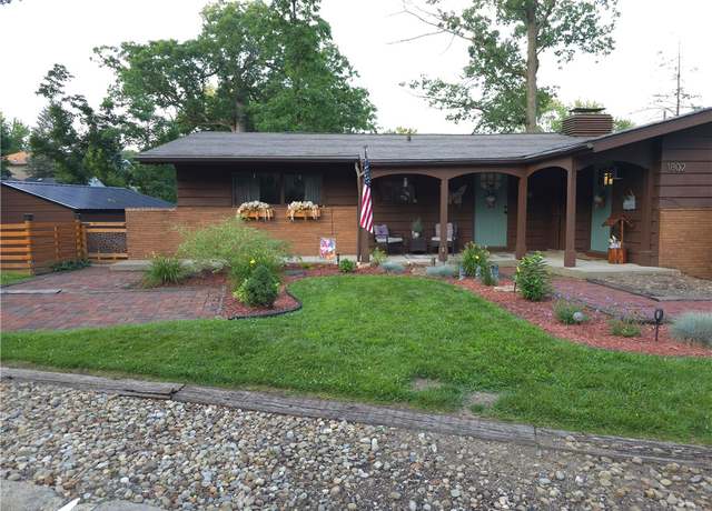 Property at 1802 N Mercer St, New Castle/2nd, PA 16105, 3 beds, 2 baths