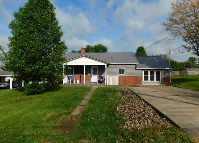 Property at 140 Center Ave, Uniontown, PA 15401, 3 beds, 1.5 baths