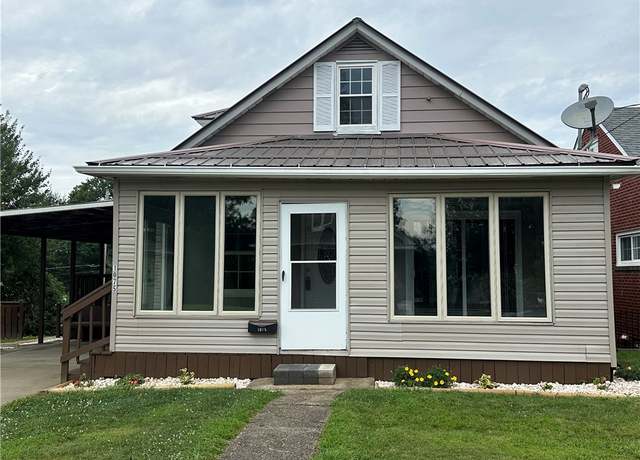 Property at 1075 Martin Ave, New Kensington, PA 15068, 2 beds, 1 bath
