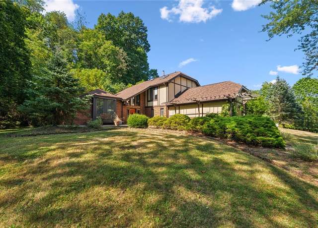Property at 213 Urick Ln, Monroeville, PA 15146, 2 beds, 1.5 baths