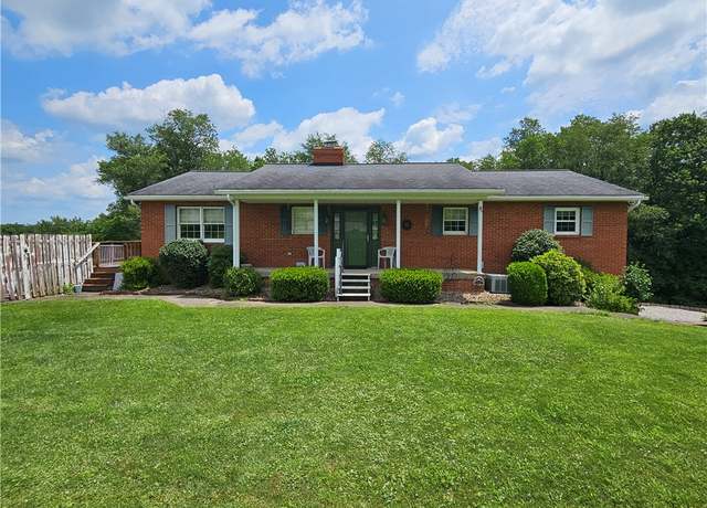 Property at 323 Hoon Rd, Oakland Twp, PA 16001, 3 beds, 2.5 baths