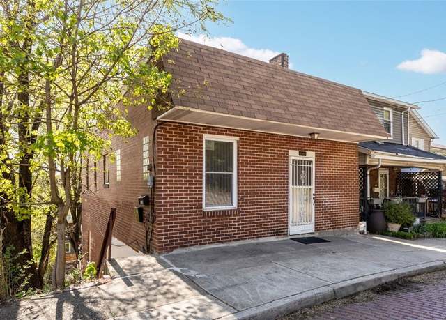 Property at 107 Overbrook Blvd, Carrick, PA 15210, 3 beds, 2 baths