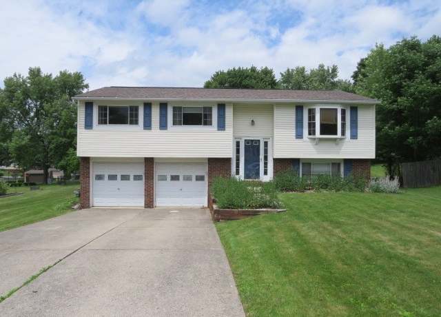 Property at 903 Fox Run Cir, Cranberry Twp, PA 16066, 3 beds, 2.5 baths