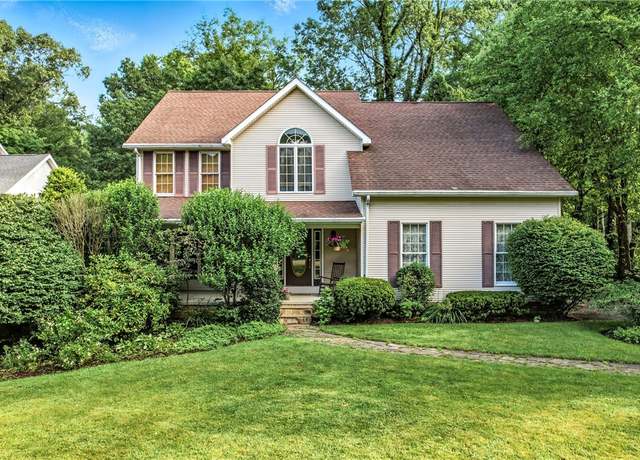 Property at 1091 Foxwood Dr, Hermitage, PA 16148, 4 beds, 2.5 baths