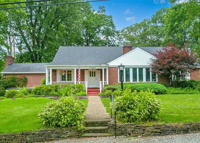 Property at 126 Elm Dr, Level Green, PA 15085, 4 beds, 3 baths
