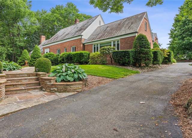 Property at 322 Stadium Dr, Somerset Twp, PA 15501, 3 beds, 3 baths