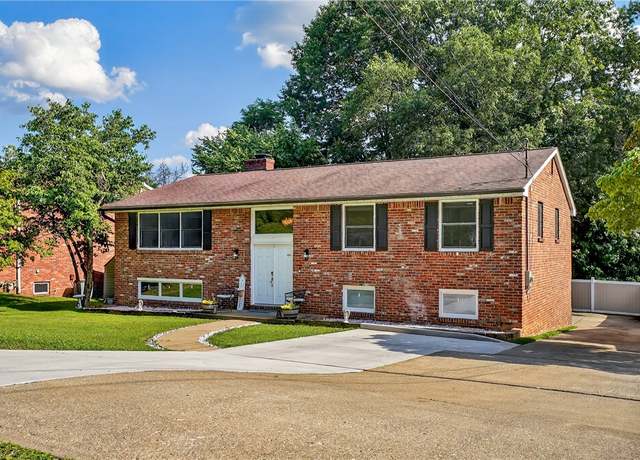 Property at 134 N Jamestown Rd, Moon/crescent Twp, PA 15108, 4 beds, 2.5 baths