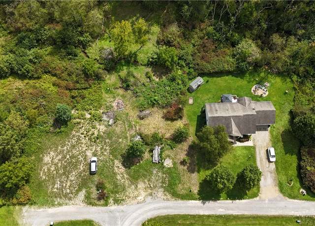 Property at 26 Holiday Dr, Cranberry Twp, PA 16066