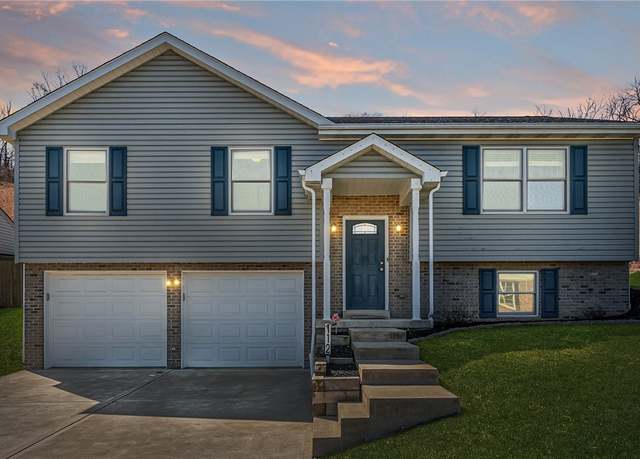 Property at 112 Winchester Dr, Plum Boro, PA 15239, 3 beds, 2.5 baths