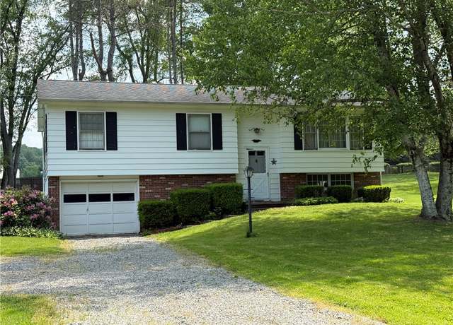 Property at 9 Oakview Dr, Hempfield Twp - Mer, PA 16125, 3 beds, 1.5 baths