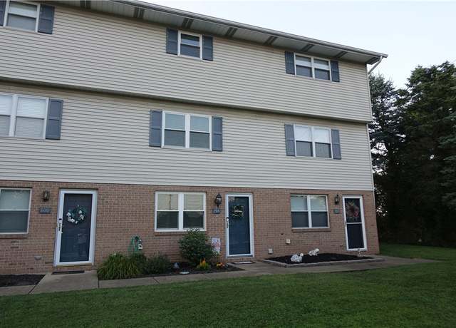 Property at 298 Bellford Ct, Cranberry Twp, PA 16066, 2 beds, 1.5 baths