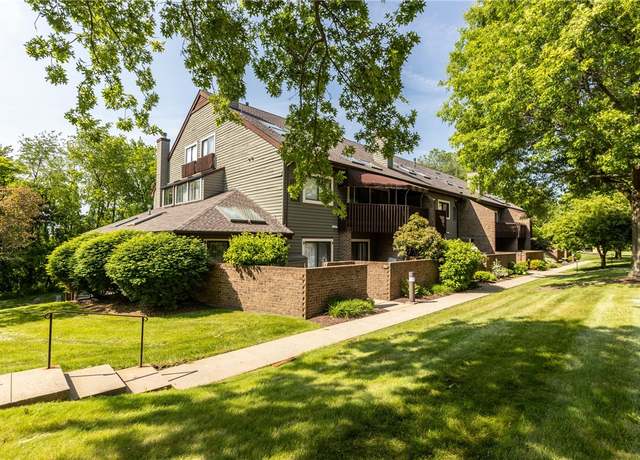 Property at 2811 Leona Ln, Robinson Twp - Nwa, PA 15108, 2 beds, 2 baths