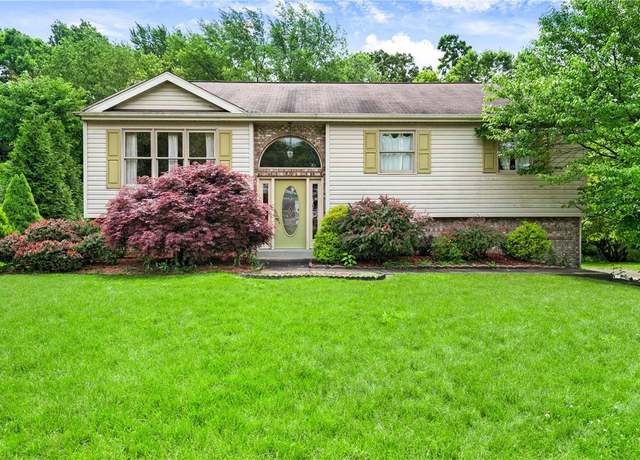 Property at 230 Whitehaven Dr, Richland, PA 15044, 3 beds, 2.5 baths