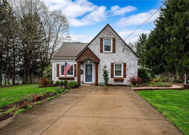 Property at 15 Walker Ln, West Middlesex Boro, PA 16159, 4 beds, 3 baths