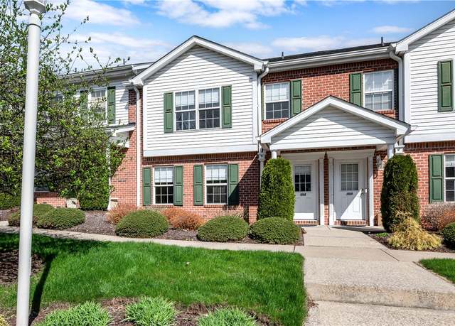 Property at 304 Northglen Ct, Adams Twp, PA 15044, 3 beds, 2.5 baths