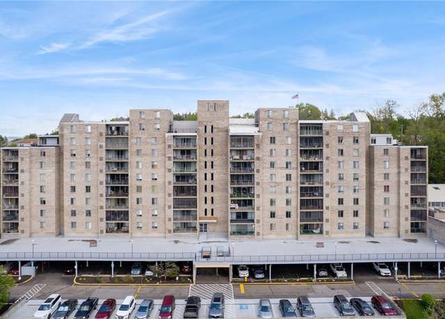 Property at 2160 Greentree Rd Unit 100W, Scott Twp - Sal, PA 15220, 2 beds, 2 baths