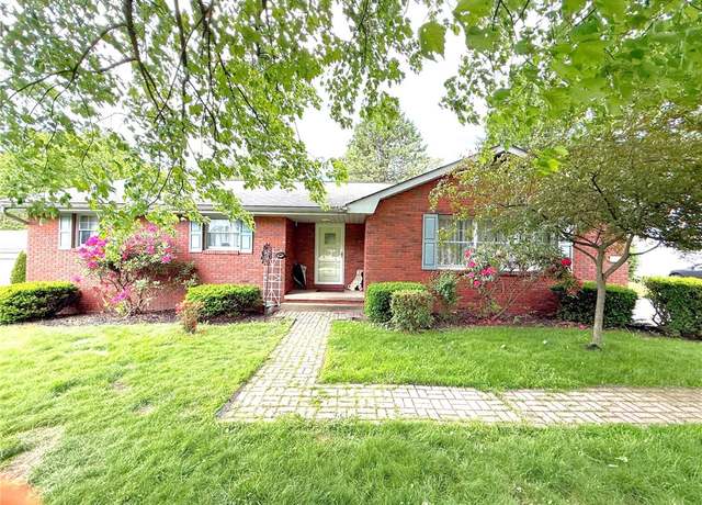 Property at 14 W Oakwood Way, Neshannock Twp, PA 16105, 3 beds, 1.5 baths
