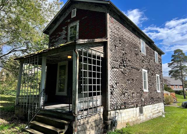 Property at 2 Park Ave, Greenville Boro - Mer, PA 16125, 3 beds, 1 bath