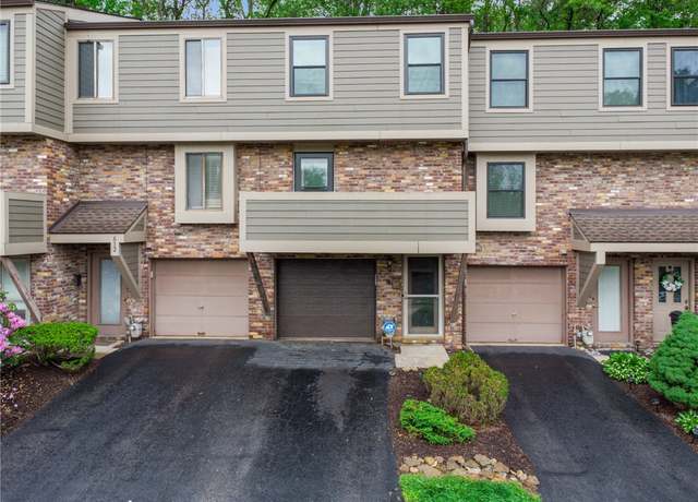 Property at 610 Arkwood Dr, Bethel Park, PA 15102, 2 beds, 1.5 baths