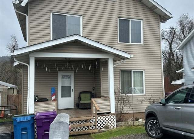 Property at 637 Memorial Dr, Plum Boro, PA 15068, 3 beds, 1 bath