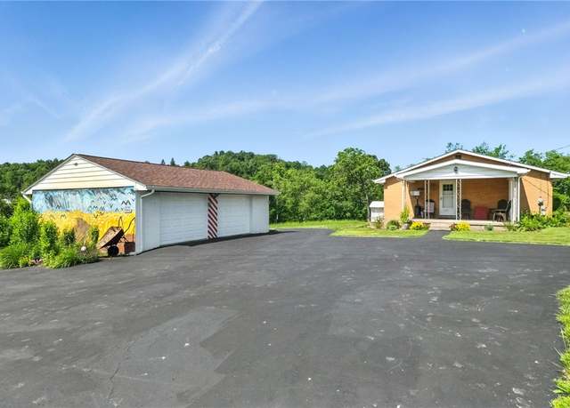 Property at 1118 Freedom Rd, Cranberry Twp, PA 16066, 3 beds, 1.5 baths